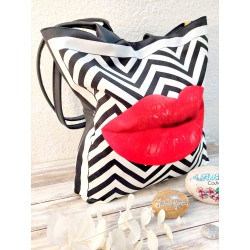 Sac à main noir, bouche rouge et chevrons - Côté