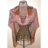 Foulard mousseline de soie vieux rose - Vue sur mannequin
