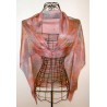 Foulard mousseline de soie gris/rose perlé - Vue sur mannequin