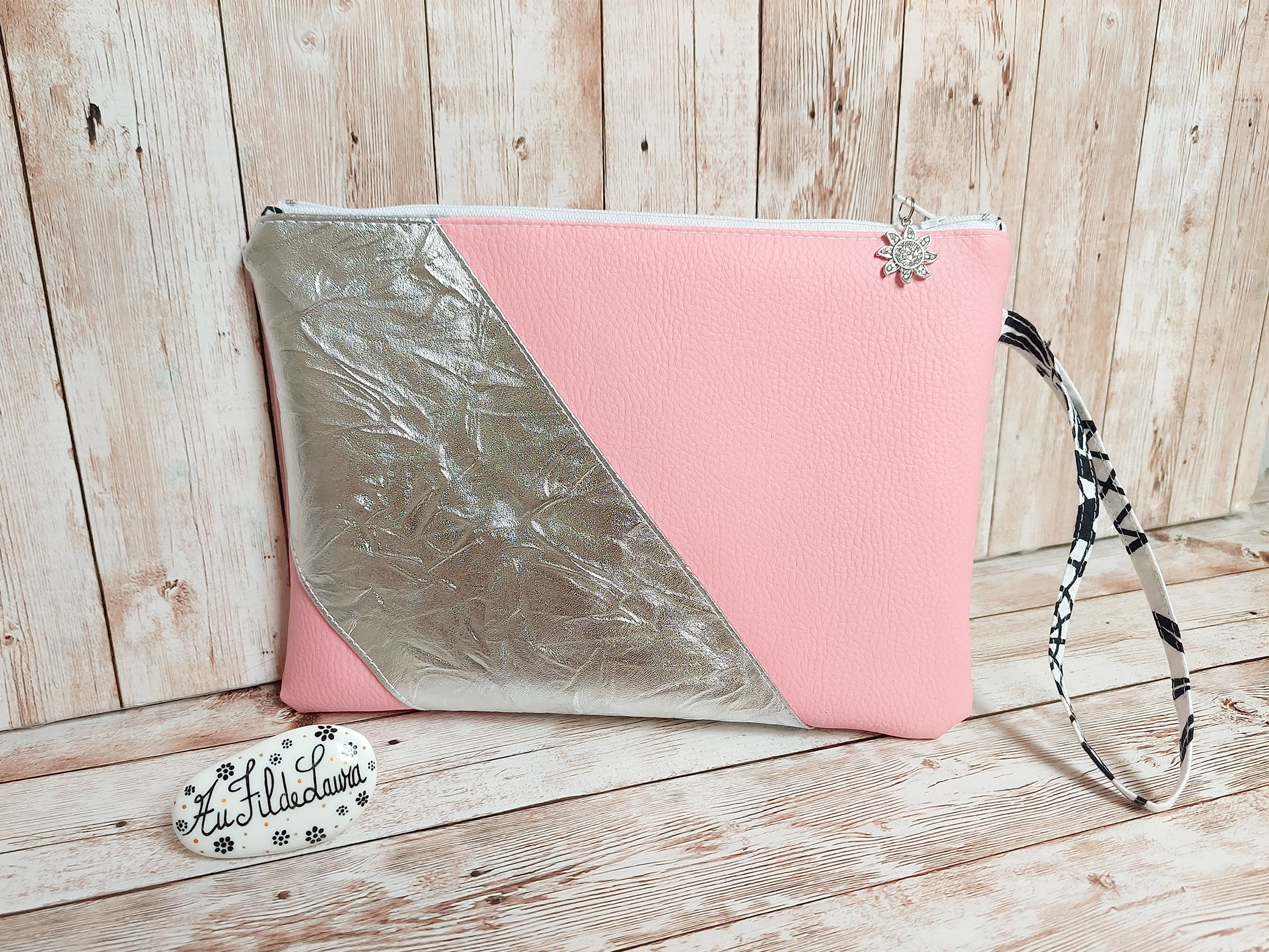 Pochette rose simili cuir fait main pour accessoire t&eacute;moin de mari&eacute;e