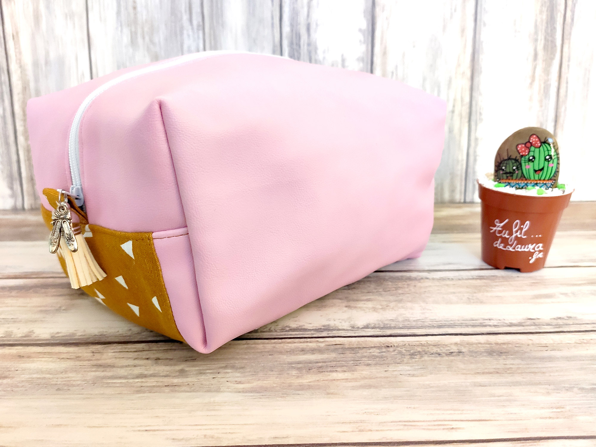 Trousse de maquillage cubique rose faite main pour tous vos essentiels beaut&eacute;