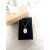Collier papillon rose et doré en médaillon - présenté dans son écrin