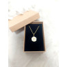 Collier médaillon cœur blanc et doré - présenter dans son écrin