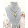 Collier tête de léopard dorée et zircon - porté sur buste gris