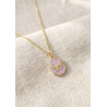 Collier papillon rose et doré en médaillon - détail du pendentif