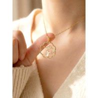 Collier chat blanc et fleur rose
