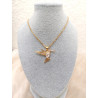 Collier colibri doré et zircon - présenté sur buste gris