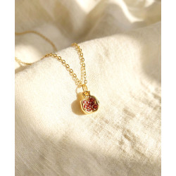 Collier grenade rouge et zircons - détail du pendentif