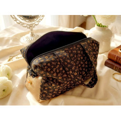 Trousse de toilette femme artisanale en simili cuir irisé cuivre - Présentée ouverte