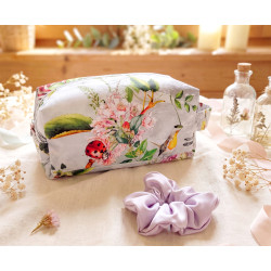 Trousse de toilette Alice au Pays des Merveilles - Présentée avec chouchou satiné