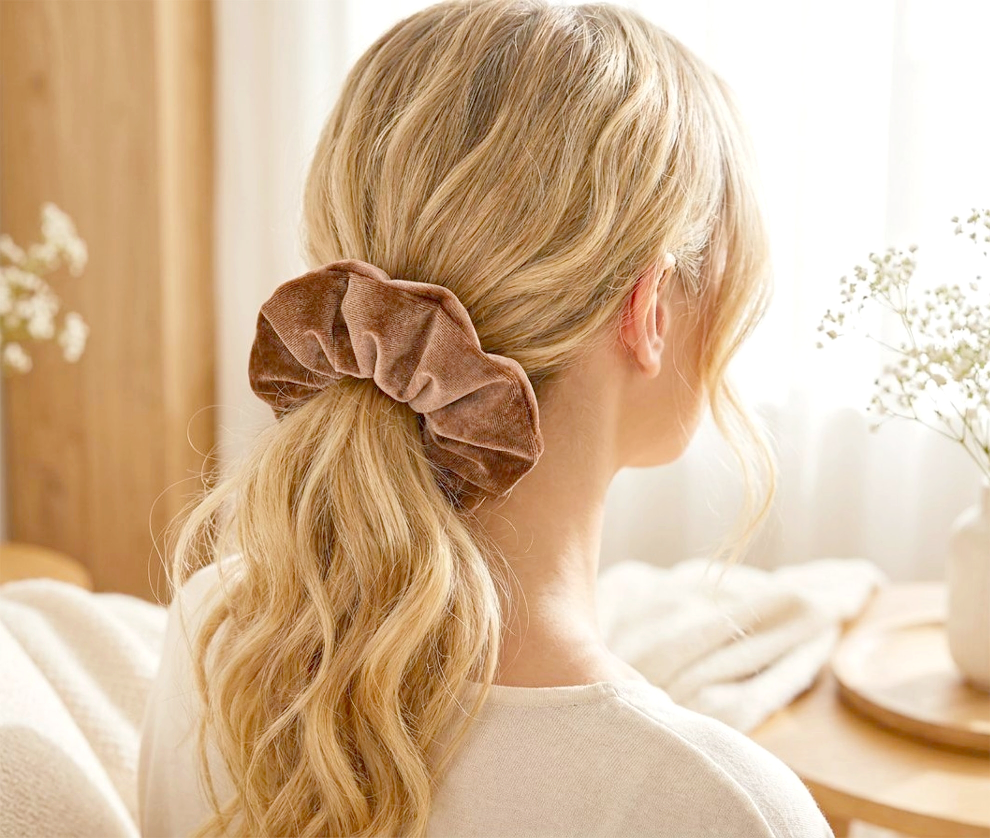Chouchou fait main en panne de velours marron doux aux couleurs de l'automne